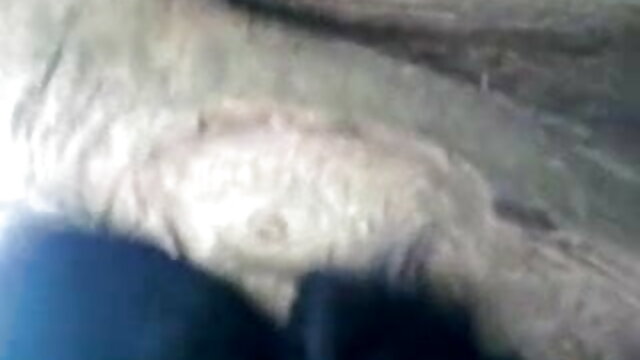 देशी फूहड़ ने उसकी चूत में चिकन के हिंदी सेक्सी वीडियो फुल मूवी गोले डाले