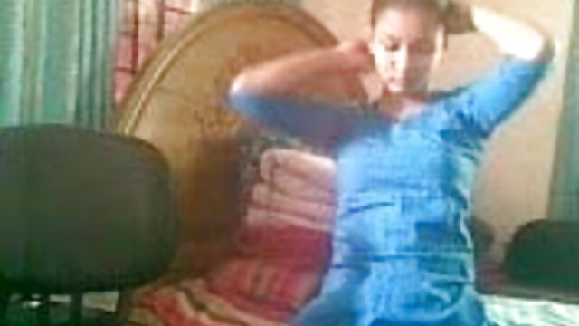 कोयनी पर सपाट फुल मूवी वीडियो में सेक्सी दूध के साथ वेरोनिका