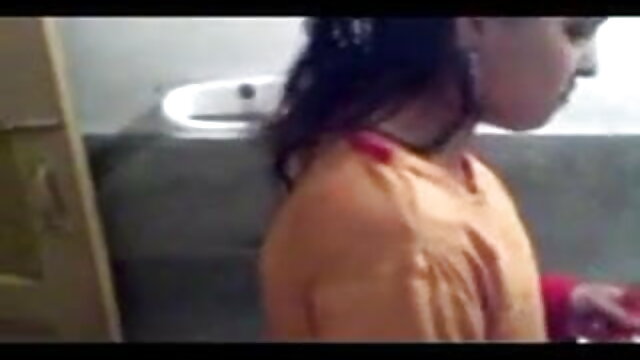 एक बहुत फुल सेक्सी मूवी वीडियो में शर्मीली लड़की का पहला blowjob