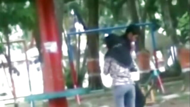 अवसादग्रस्त माता-पिता हिंदी सेक्सी फुल मूवी वीडियो अपनी बेटी को सेक्स सिखाते हैं और शर्मिंदा नहीं होते हैं