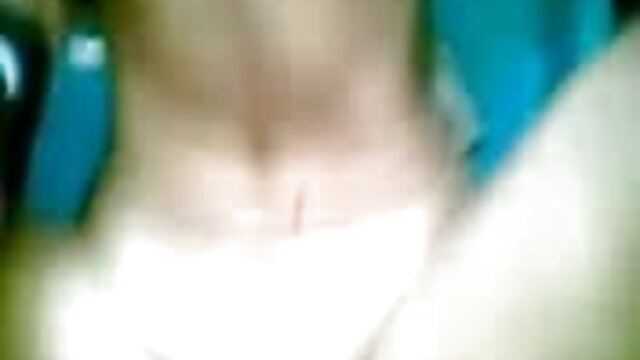 वृद्ध महिला ने नग्न शरीर हिंदी मूवी फुल सेक्स पर चड्डी पहन ली