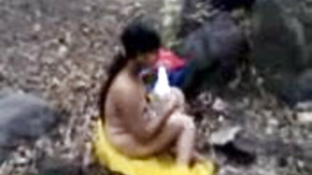 कठोर: जंगल से गुजरते हुए, मुंडा मंडला के साथ एंथिल पर बैठ गया हिंदी में फुल सेक्सी मूवी