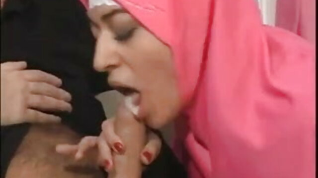 सख्त मालकिन ने दास को इंग्लिश फुल सेक्स फिल्म अपमानित किया और उसके मुंह में चूसा