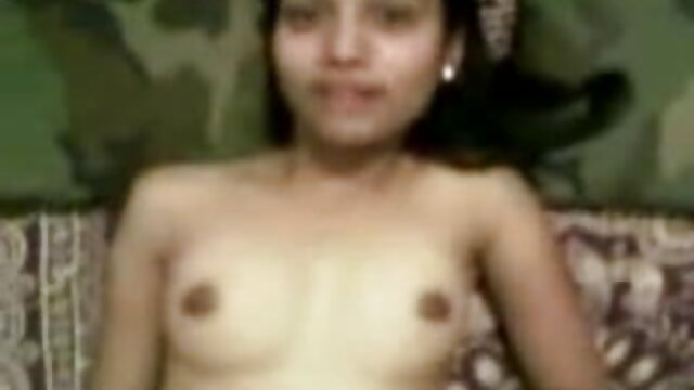 एक नग्न महिला एक नग्न महिला को एक पूर्ण शरीर की हिंदी मूवी फुल सेक्स मालिश देती है