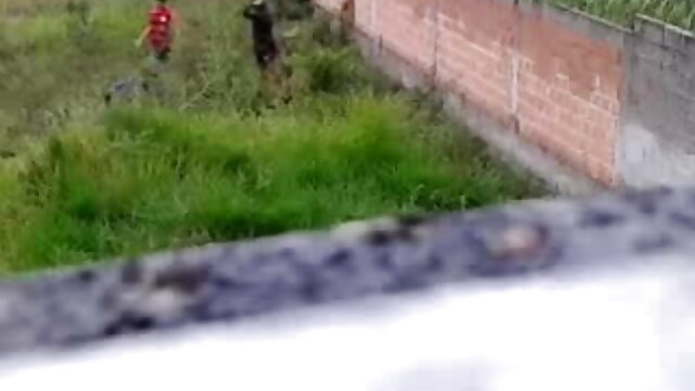 एक उमस भरे आदमी ने एक महिला की चूत में हिंदी सेक्सी पिक्चर फुल मूवी वीडियो मोज़ा गांड मारी