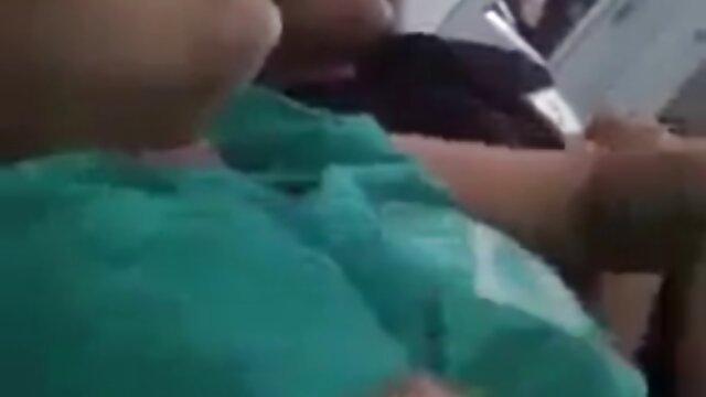 टैटू वाले व्यक्ति ने सोफे पर एक युवा महिला को लगभग गड़बड़ कर हिंदी सेक्स फुल मूवी वीडियो दिया